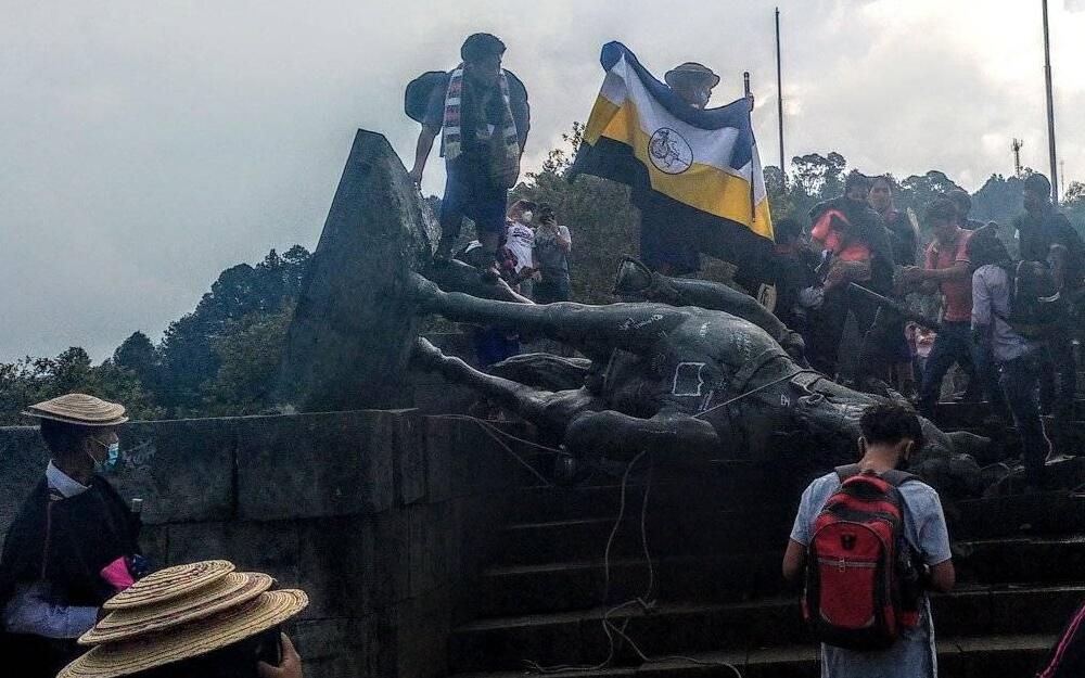 El derribo de la estatua de Belalcázar muestra nuevas fuerzas en el movimiento indígena