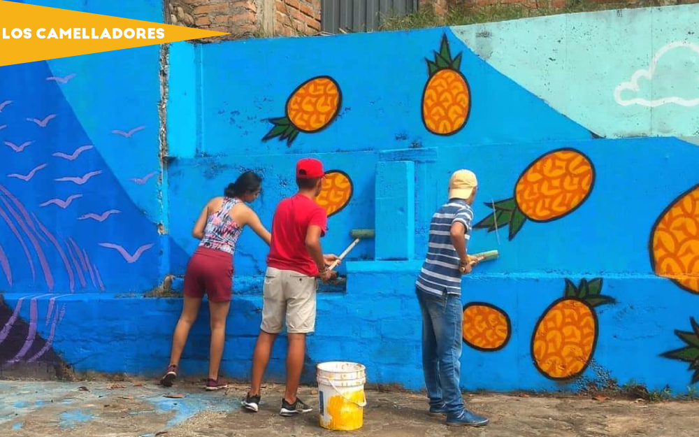 Los camelladores que convirtieron el muro en lienzo en Lebrija