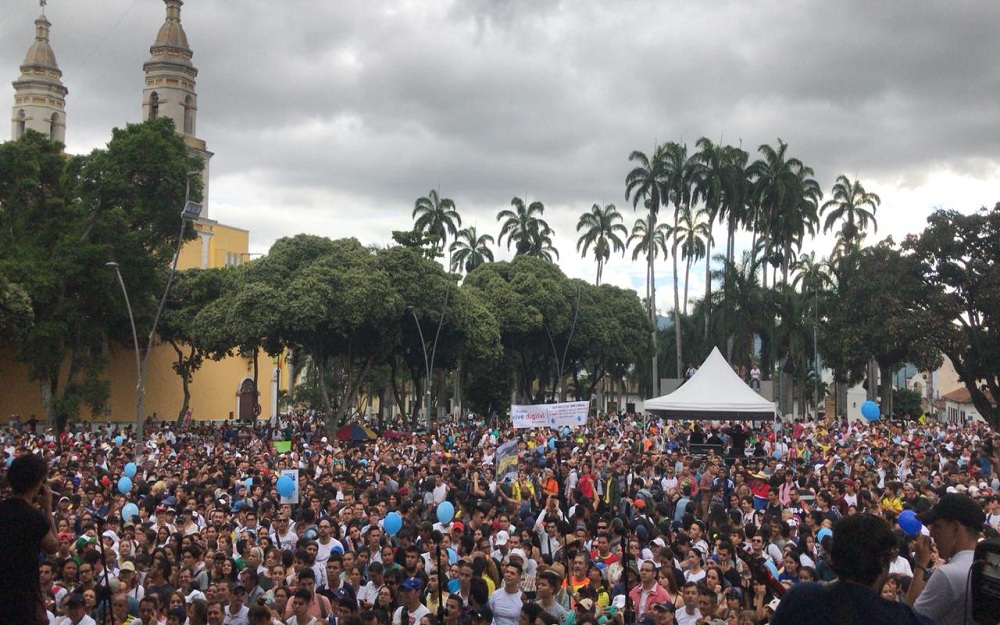 Twitterazo a la marcha por Santurbán